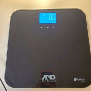 A&D Medical PlusConnect Multi-User Weight Scale  Bluetooth 400 lbs UC-350BLE9405